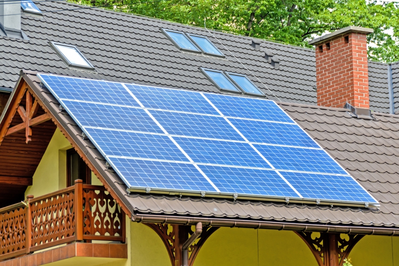 chauffagiste-LA MARTRE-min_solar-panels-1477987